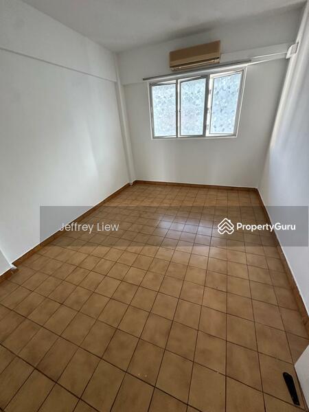 HDB Flat for Sale, 642 Yishun Street 61, SGD 525,000 | 99-year lease