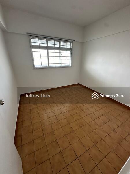 HDB Flat for Sale, 642 Yishun Street 61, SGD 525,000 | 99-year lease