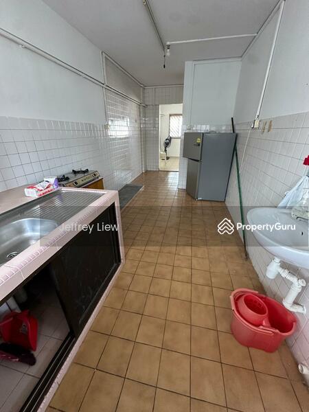 HDB Flat for Sale, 642 Yishun Street 61, SGD 525,000 | 99-year lease