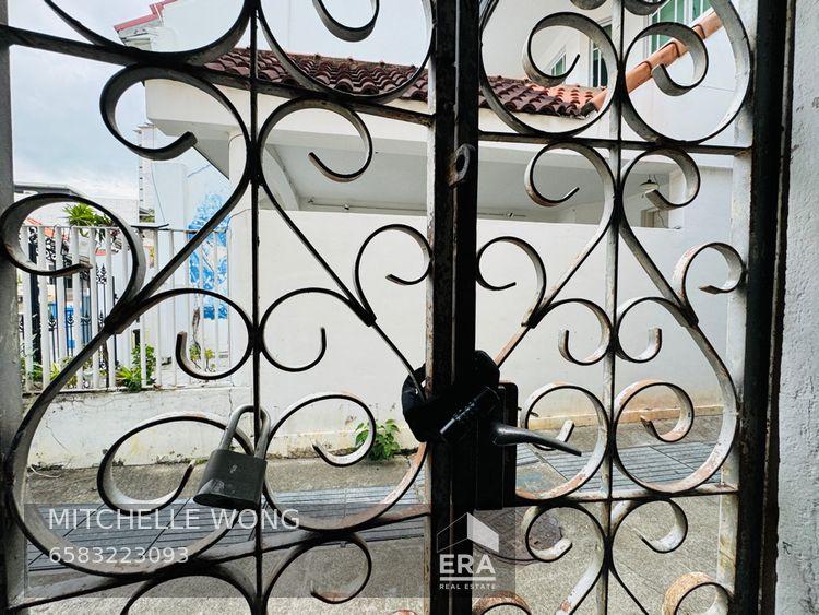 Prop-GPT: Corner Terrace: D15  Ceylon Road For Sale