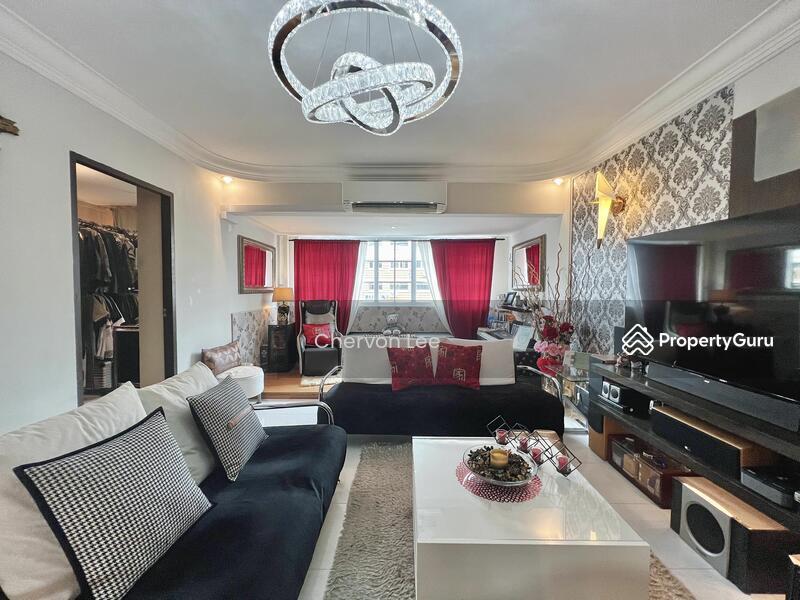Prop-GPT: HDB Flat: D18 Pasir Ris 134 Pasir Ris Street 11