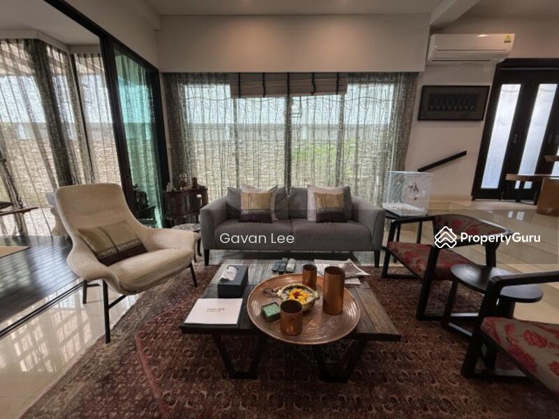 Prop-GPT: Corner Terrace: D19  ?Eminence Landed? D19 Gorgeous 2.5 Sty Corner Terrace @ Sirat Road Sanford Park