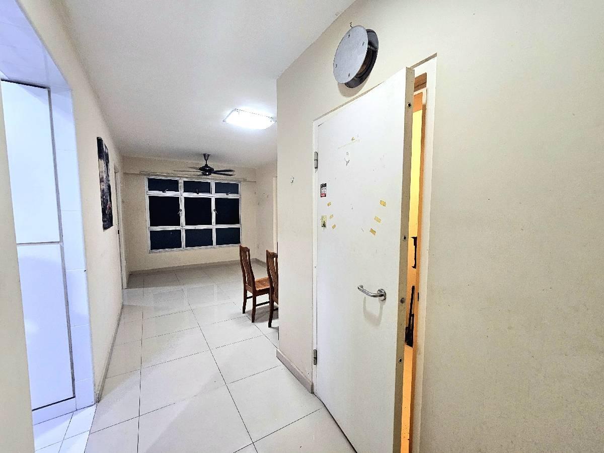 Prop-GPT: HDB Apartment: D25  780F Woodlands Crescent