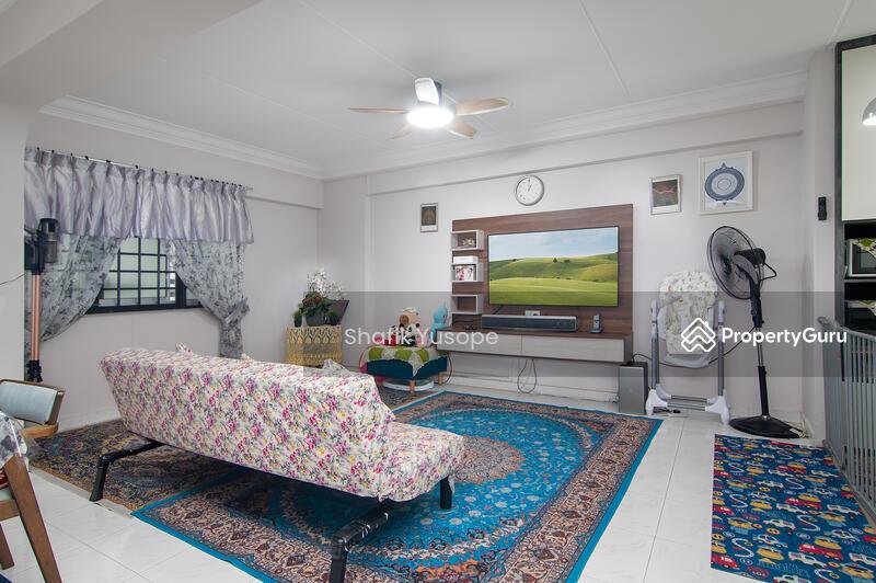 Prop-GPT: HDB Flat: D27 Yishun 412 Yishun Ring Road