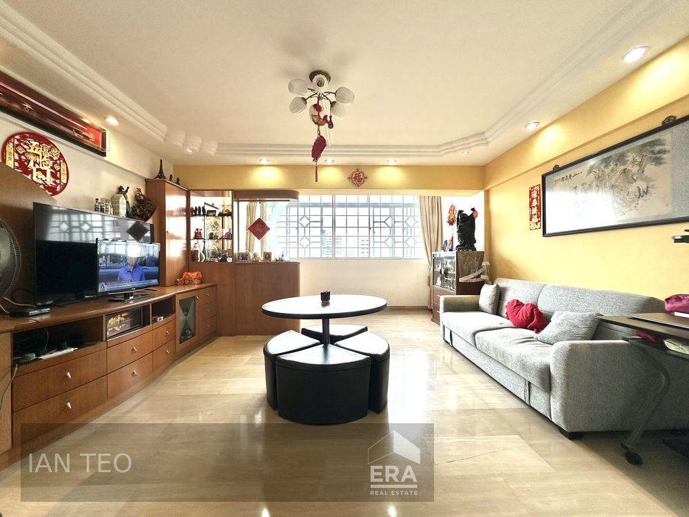 Prop-GPT: HDB - 3 room:   Bukit Batok Street 31 366 Bukit Batok Street 31 For Sale