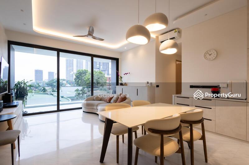 Prop-GPT: Condominium: D11  Peak Residence