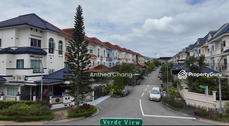 Prop-GPT: Terrace: D23  Villa Verde