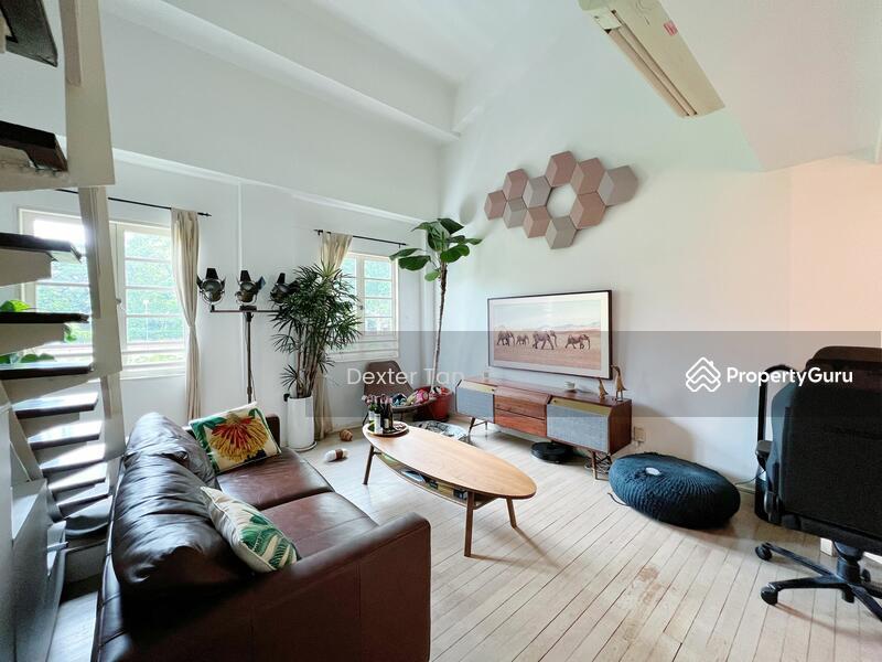 Prop-GPT: Walk-up Apartment: D09  Conservation Walk-Up Apartment in Prime District9!