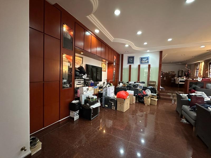 Prop-GPT: Semi-Detached: D27  Cheap FH semi-D in Sembawang