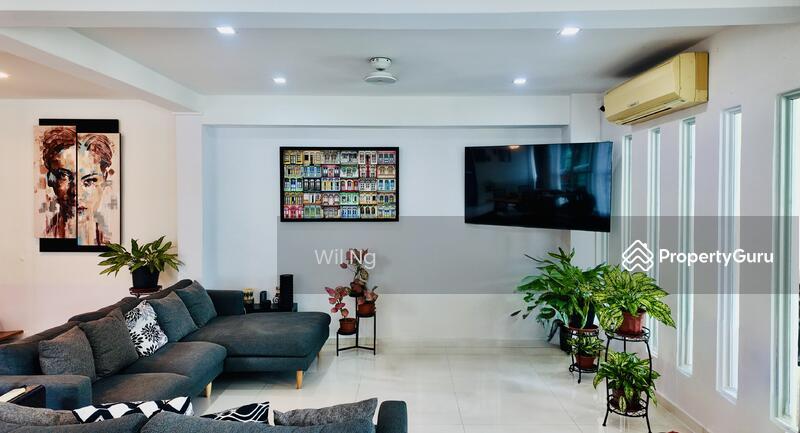 Prop-GPT: Corner Terrace: D20  Dual Frontage Corner Terrace Within A Tranquil Estate