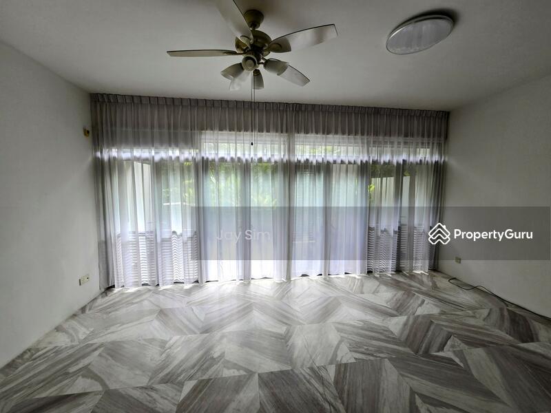 Prop-GPT: Cluster House: D10 Holland The Teneriffe