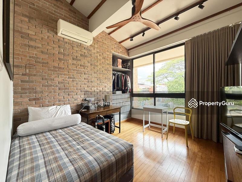 Prop-GPT: Corner Terrace: D05  DUAL FRONTAGE 2-STY CORNER TER @ FABER HILLS! WITHIN 1 KM TO NAN HUA, CLEMENTI & QIFA PRI SCHOOL
