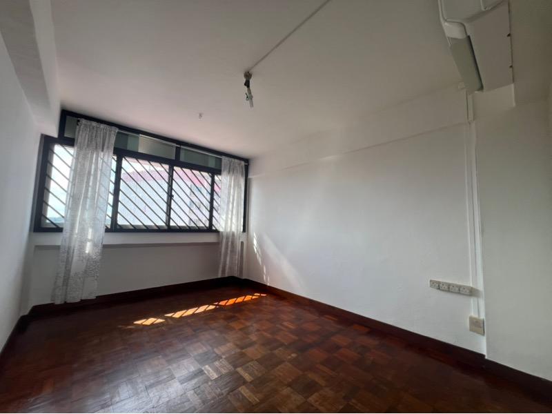 HDB Apartment for Sale, 3 Queen's Road HDB Apartment For Sale, $659,999, 3 Bed 2 Bath 979 sqft $674.00 psf, SGD 659,999 | 99-year Leasehold