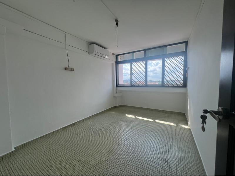 HDB Apartment for Sale, 3 Queen's Road HDB Apartment For Sale, $659,999, 3 Bed 2 Bath 979 sqft $674.00 psf, SGD 659,999 | 99-year Leasehold