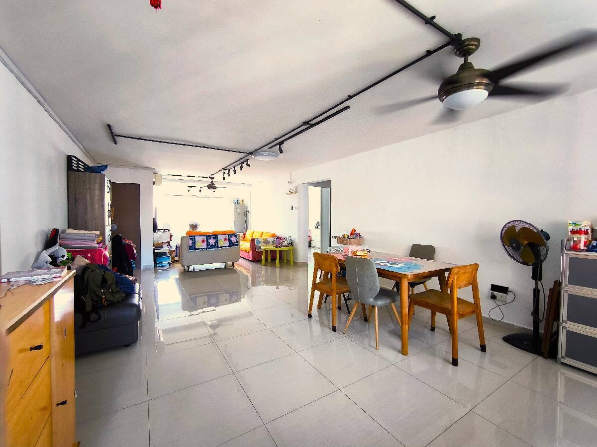 Prop-GPT: HDB Apartment: D27 Yishun 658 Yishun Avenue 4