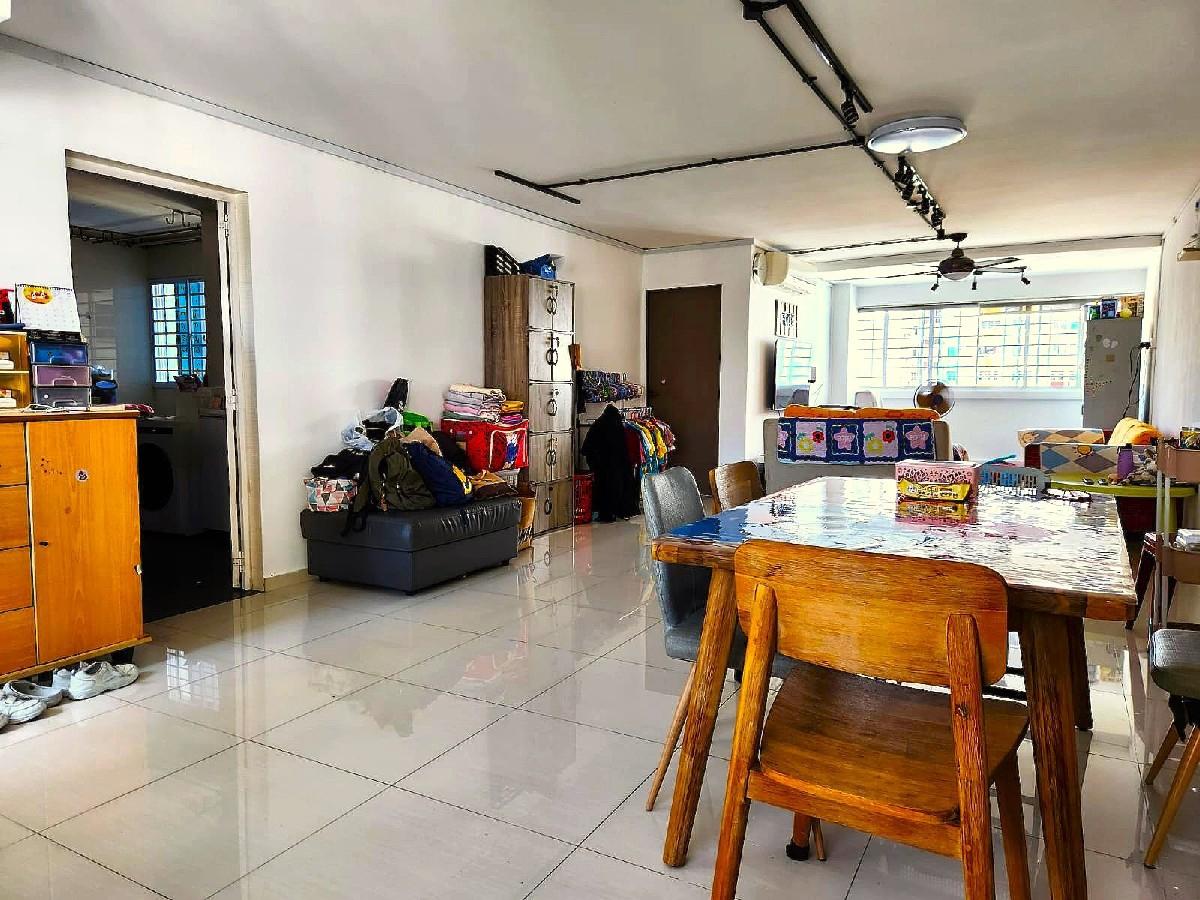 HDB Apartment for Sale, 658 Yishun Avenue 4 HDB Apartment For Sale, $699,000, 3 Bed 2 Bath 1,399 sqft $500.00 psf, SGD 699,000 | 99-year Leasehold