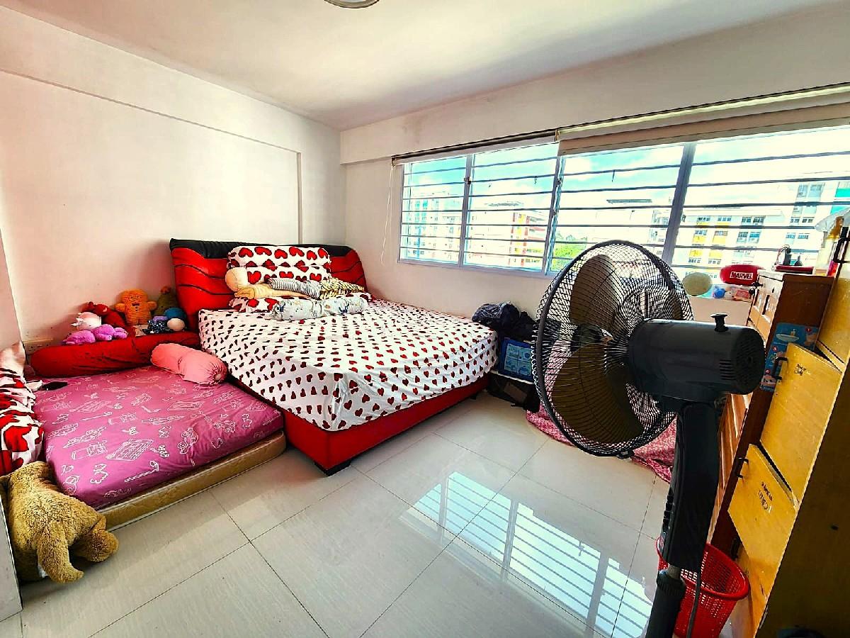 HDB Apartment for Sale, 658 Yishun Avenue 4 HDB Apartment For Sale, $699,000, 3 Bed 2 Bath 1,399 sqft $500.00 psf, SGD 699,000 | 99-year Leasehold