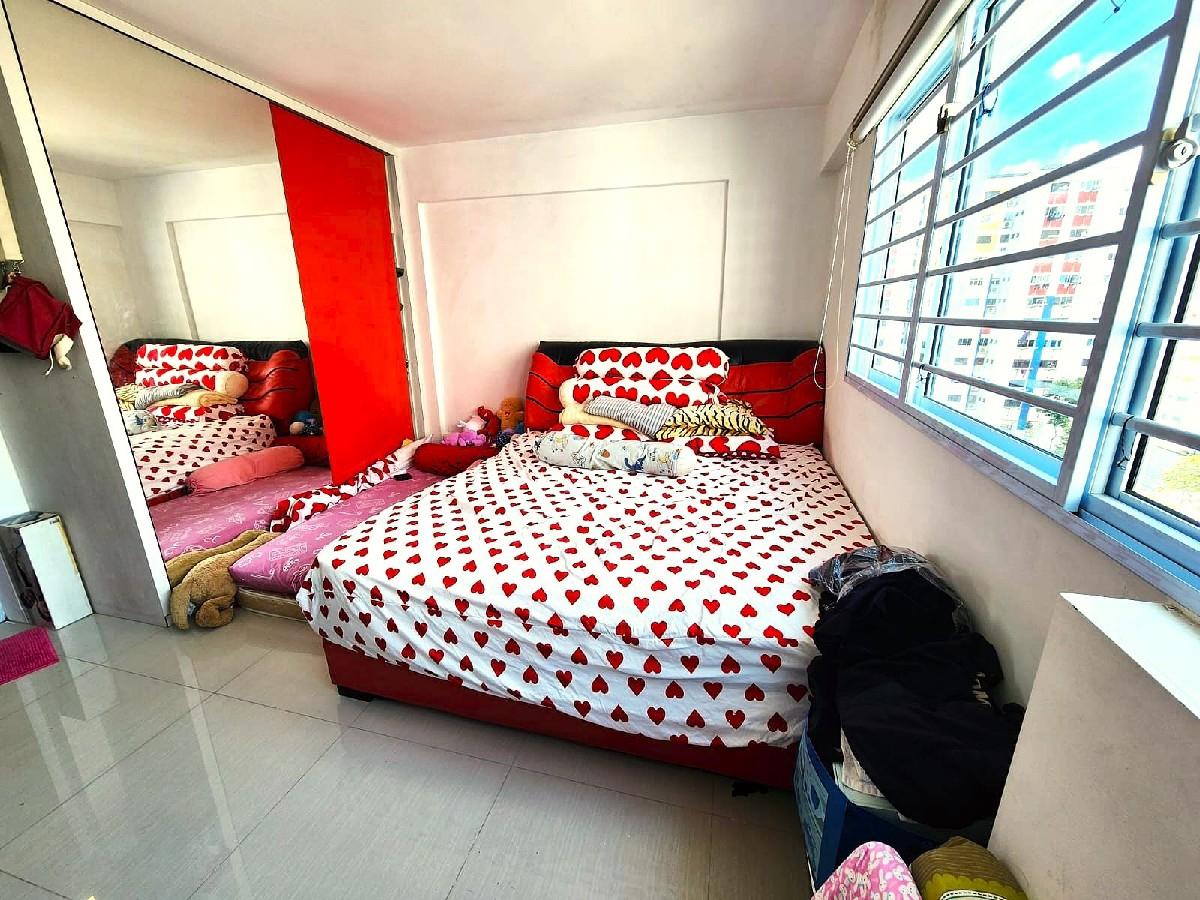 HDB Apartment for Sale, 658 Yishun Avenue 4 HDB Apartment For Sale, $699,000, 3 Bed 2 Bath 1,399 sqft $500.00 psf, SGD 699,000 | 99-year Leasehold