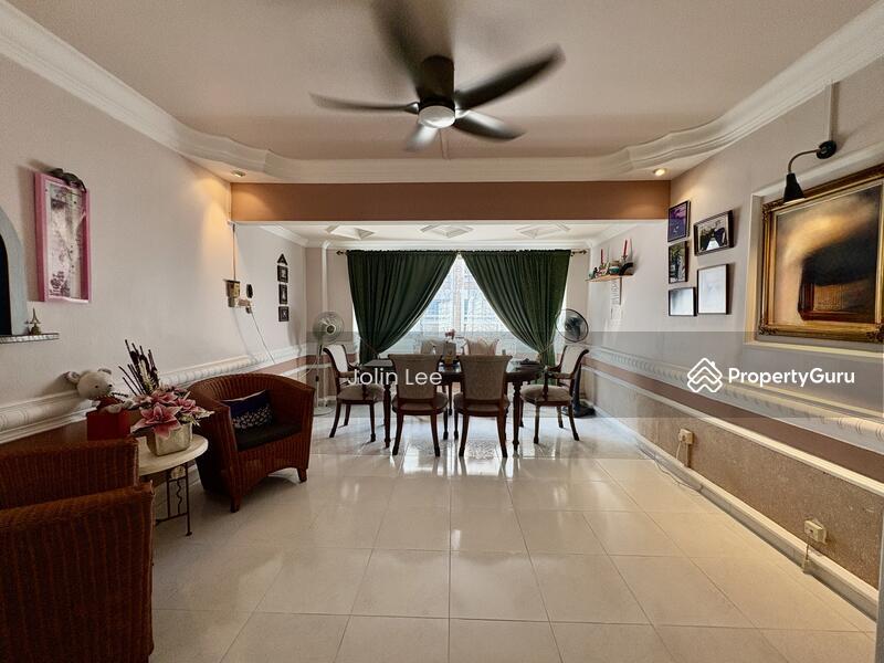 Prop-GPT: HDB Flat: D18 Pasir Ris 221 Pasir Ris Street 21