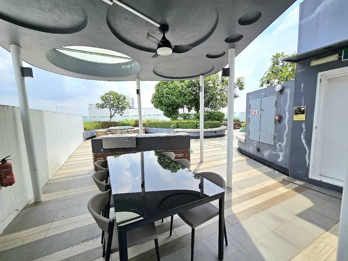 Parc Riviera Condominium For Sale, $1,100,000, 2 Bed 2 Bath 646 sqft $1,703.00 psf