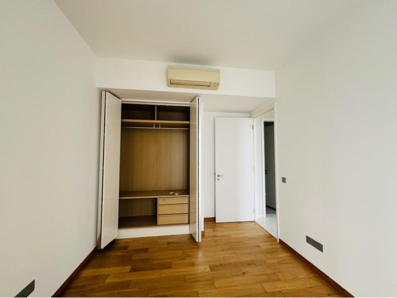 Condominium for Sale: D04, 098402