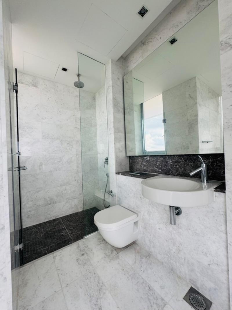 Condominium for Sale: D04, 098402