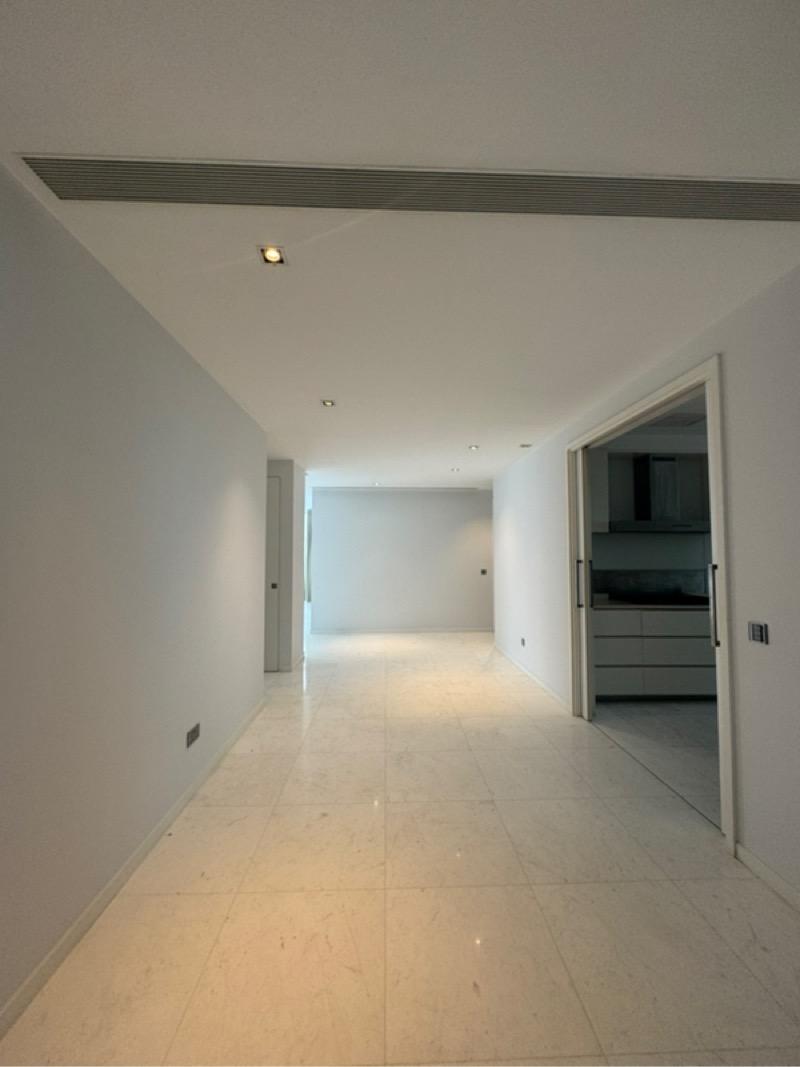 Condominium for Sale: D04, 098402