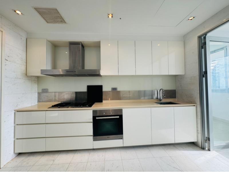 Condominium for Sale: D04, 098402