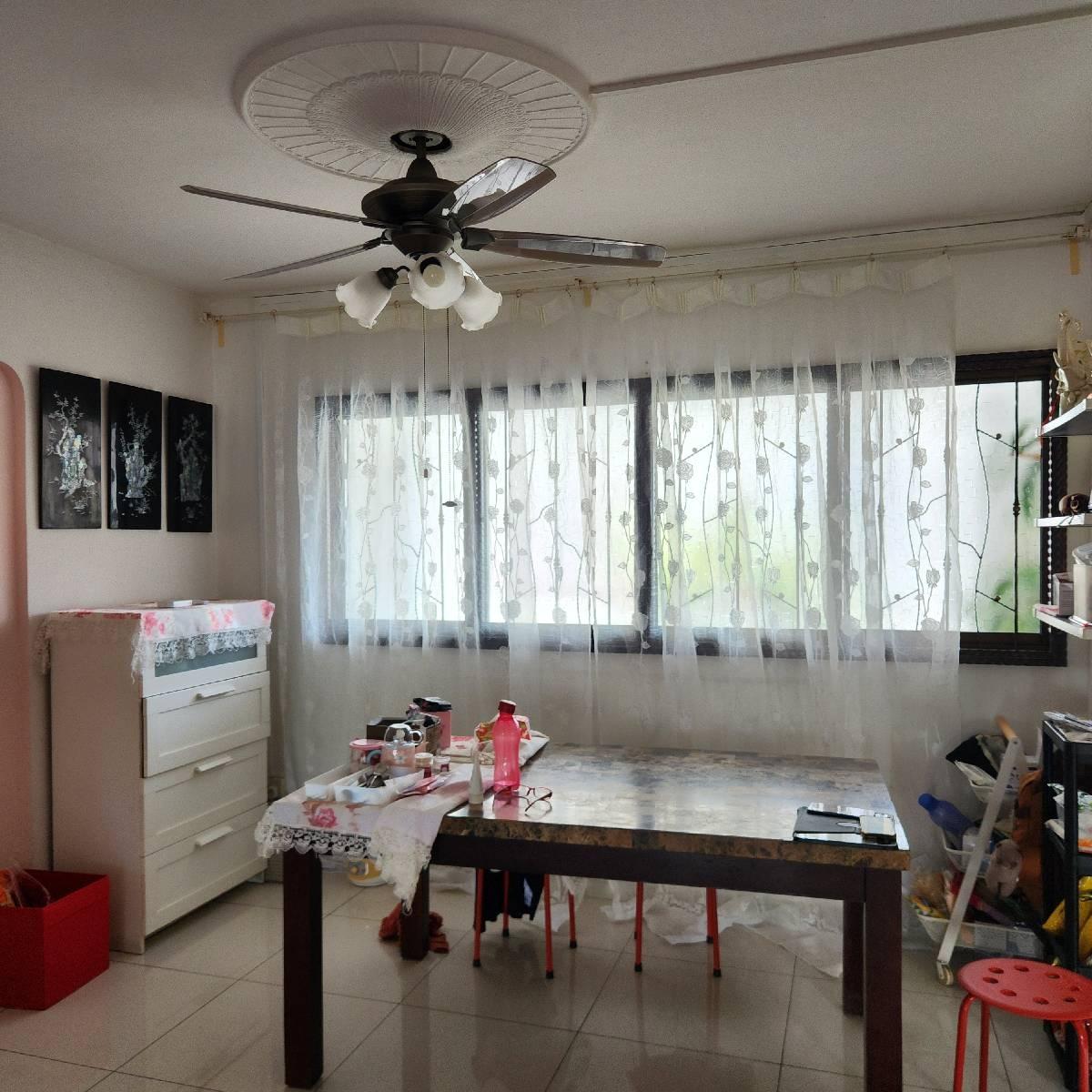 407 Jurong West Street 42 HDB Apartment For Sale, $770,000, 4 Bed 3 Bath 1,615 sqft $477.00 psf