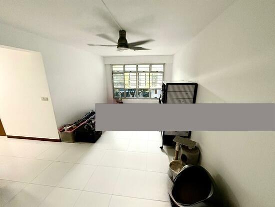 Prop-GPT: HDB Apartment: D25  780E Woodlands Crescent