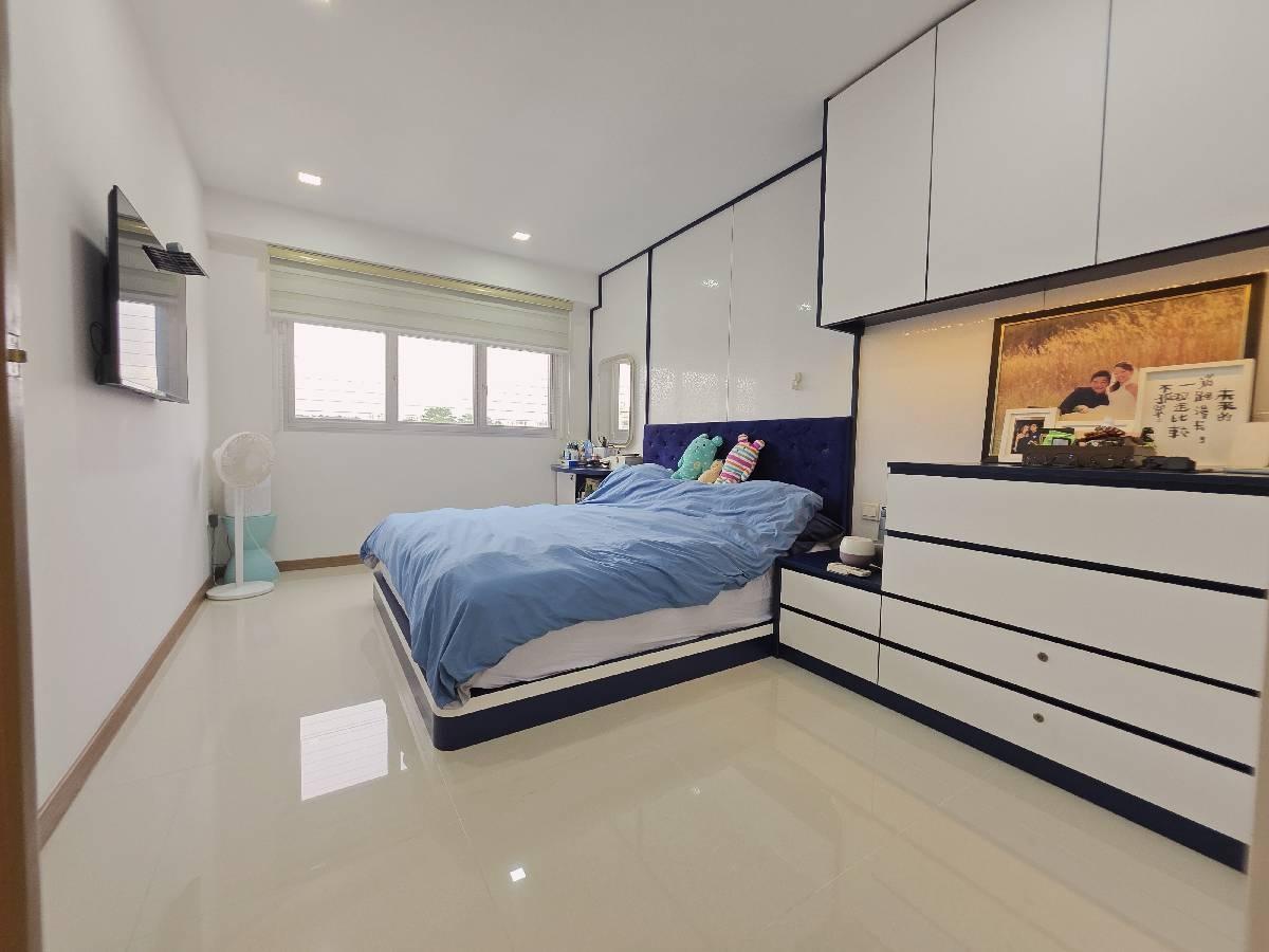 460D Bukit Batok West Avenue 9 HDB Apartment For Sale, $728,000, 3 Bed 2 Bath 1,001 sqft $727.00 psf