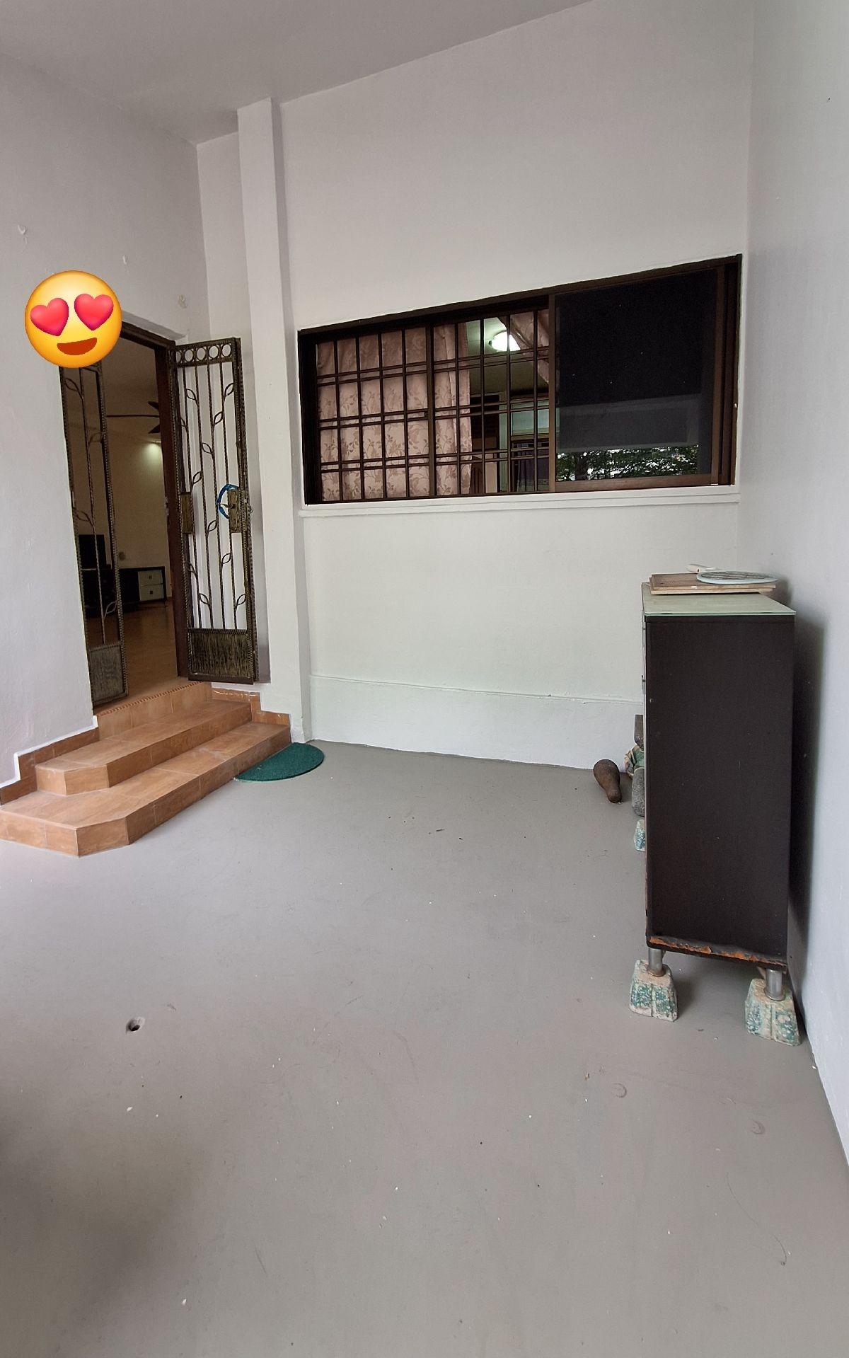 Prop-GPT: HDB Apartment: D18  166 Tampines Street 12