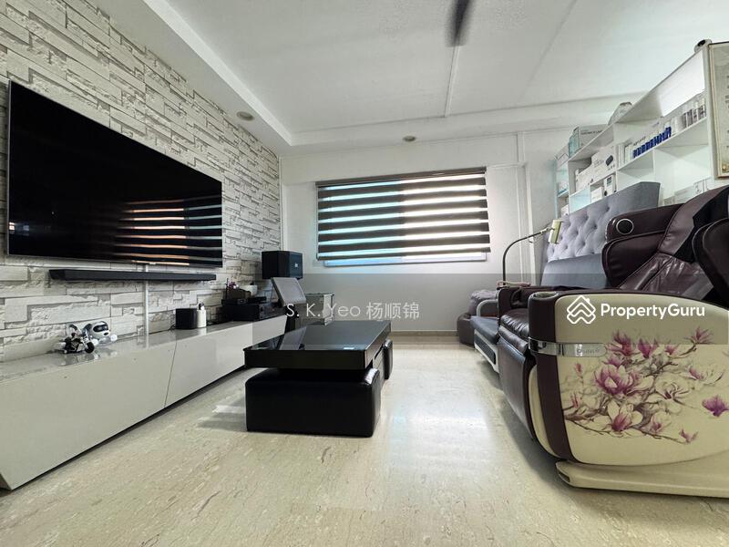 Prop-GPT: HDB Flat: D27 Yishun 772 Yishun Avenue 3