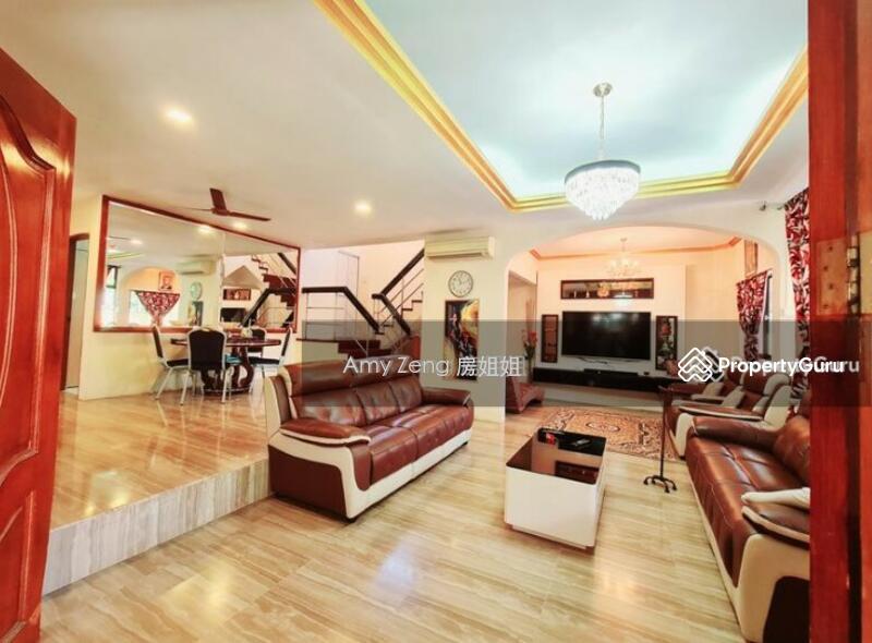 Prop-GPT: Bungalow: D19  Serangoon Estate (Near NEX & MRT)