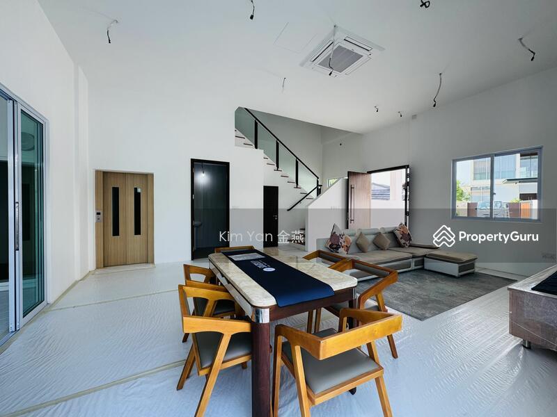 Prop-GPT: Semi-Detached: D17  Cheapst brand new& freehold Semi-D with lift,5 Bedrooms Ensuite, Park 2 Cars,Multi-Generation's home