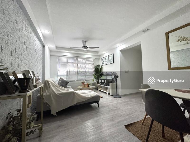 Prop-GPT: HDB Flat: D19  331B Anchorvale Street
