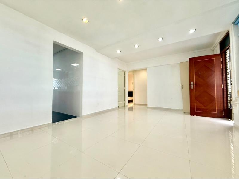 HDB Apartment for Sale, 205 Serangoon Central HDB Apartment For Sale, $730,000, 3 Bed 2 Bath 904 sqft $808.00 psf, SGD 730,000 | 99-year Leasehold