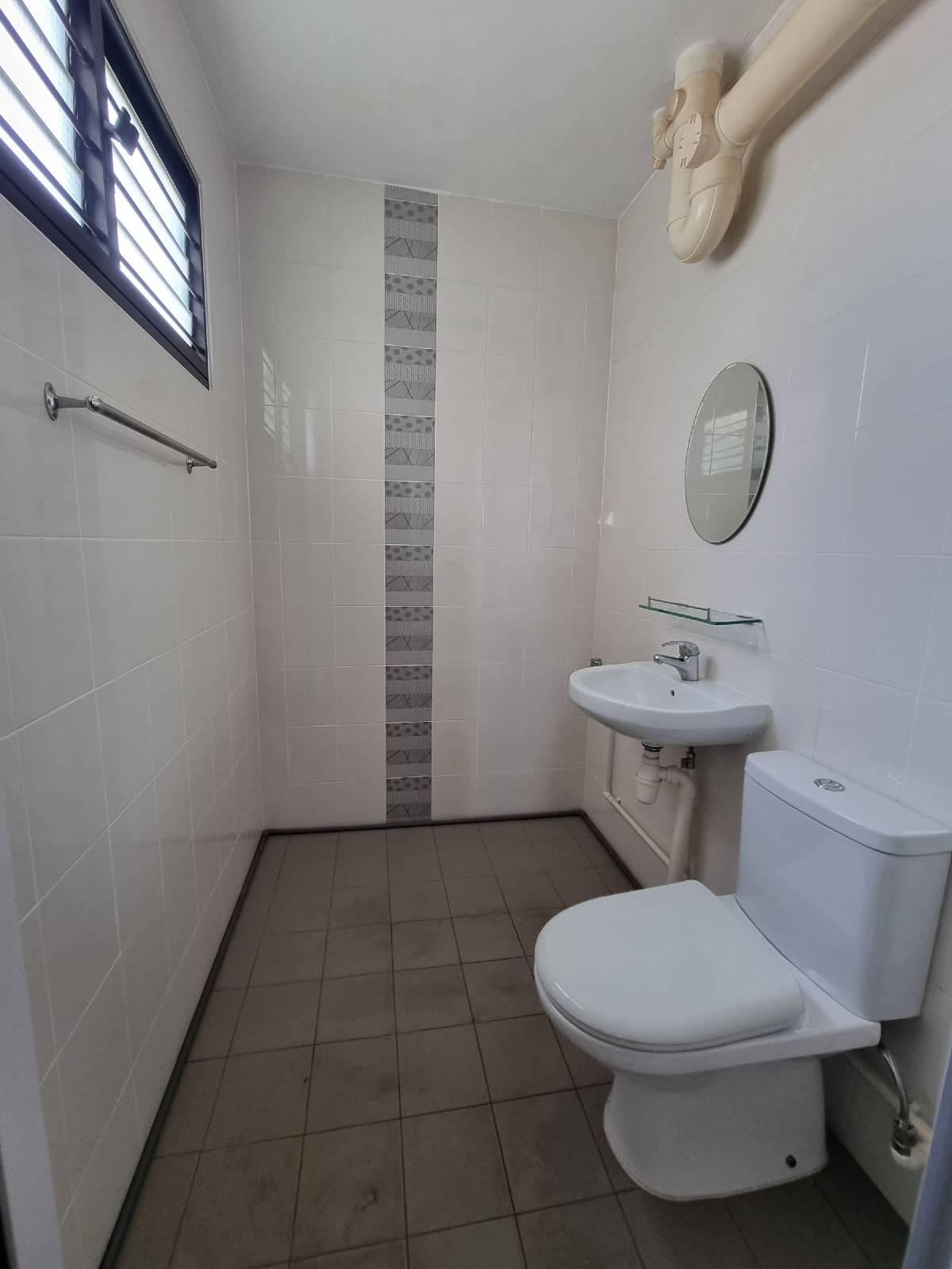 124 Bedok Reservoir Road HDB Apartment For Sale, $630,000, 3 Bed 2 Bath 904 sqft $697.00 psf