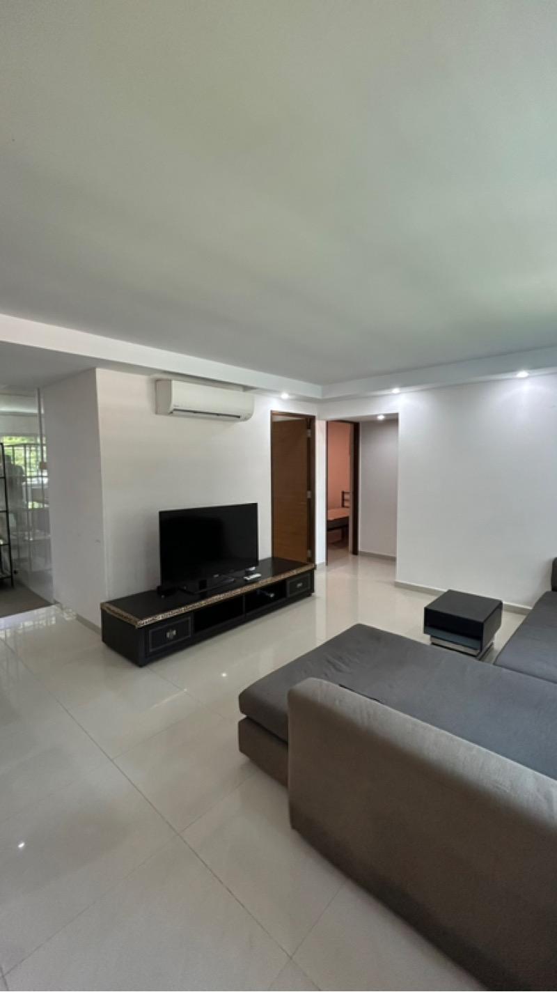 Prop-GPT: HDB Apartment: D19  678 Hougang Avenue 8