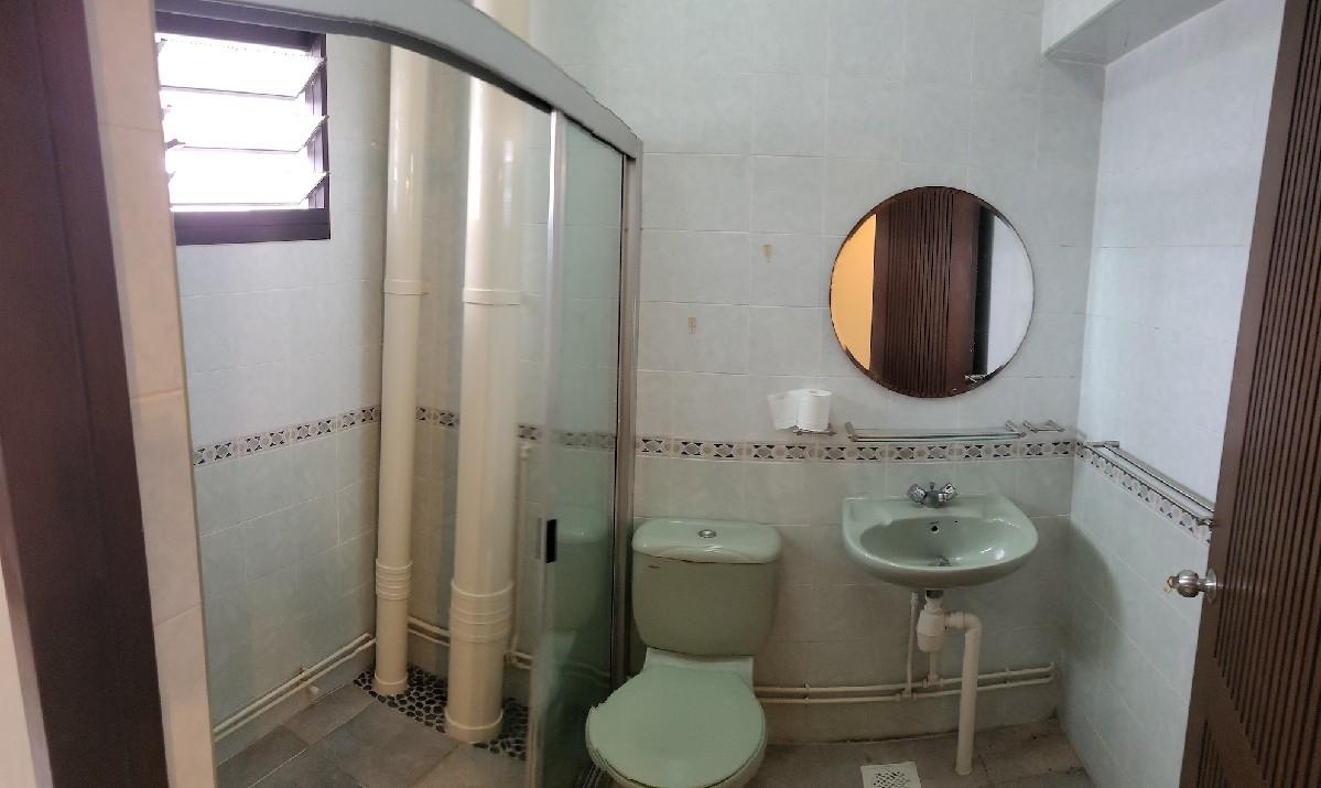 131B Kim Tian Road HDB Apartment For Sale, $999,999, 2 Bed 2 Bath 980 sqft $1,020.00 psf