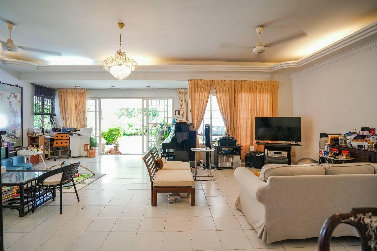 Prop-GPT: Semi-Detached: D16  PICARDY GARDENS