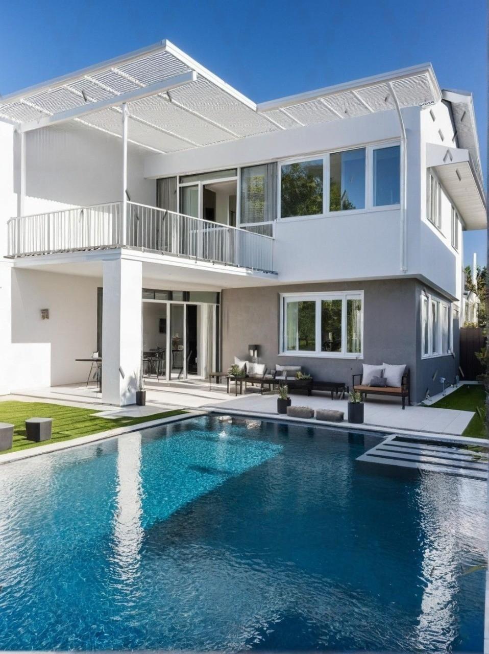 Prop-GPT: Semi-Detached: D16  SPRING PARK ESTATE
