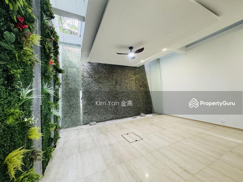 Prop-GPT: Terrace: D09 Cairnhill Freehold terrae, 5 levels with Lift, Within Heart of Orchard,