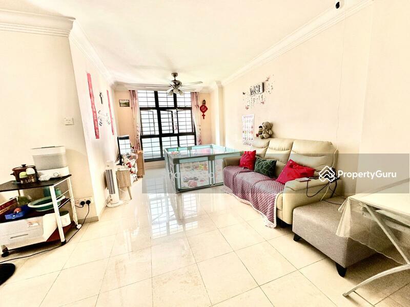Prop-GPT: HDB Flat: D27  360A Admiralty Drive
