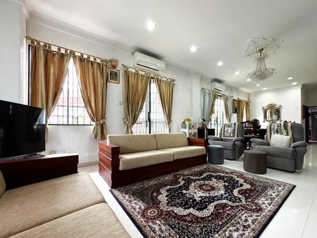 Prop-GPT: Semi-Detached: D20  Jalan Leban