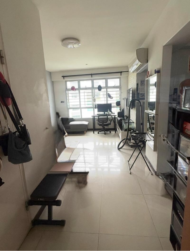 Prop-GPT: HDB Apartment: D19 Punggol 327A Sumang Walk