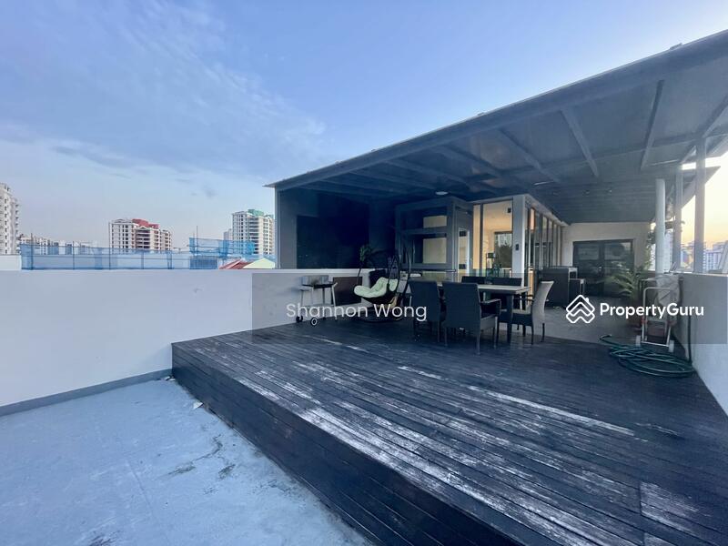 Corner Terrace for Sale: D16, 468034