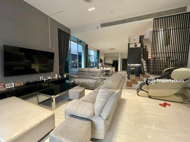 Corner Terrace for Sale: D16, 468034