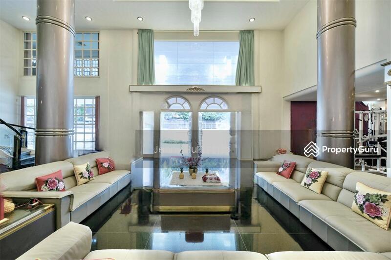 Prop-GPT: Bungalow - Good Class: D10  Exclusive. Best value. Rare GCB on a coveted address