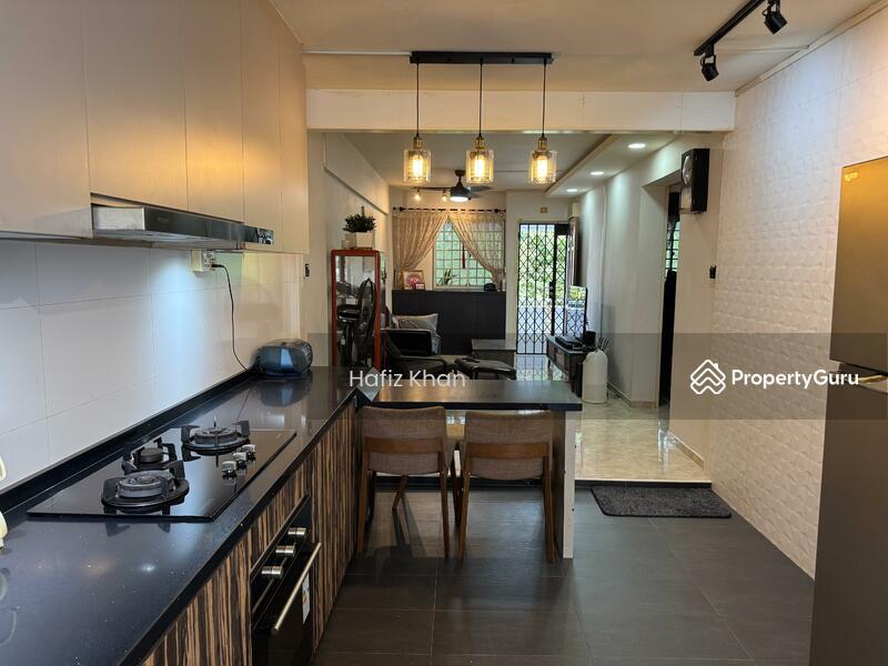 HDB Flat for Sale, 484 Jurong West Avenue 1, SGD 400,000 | 99-year lease